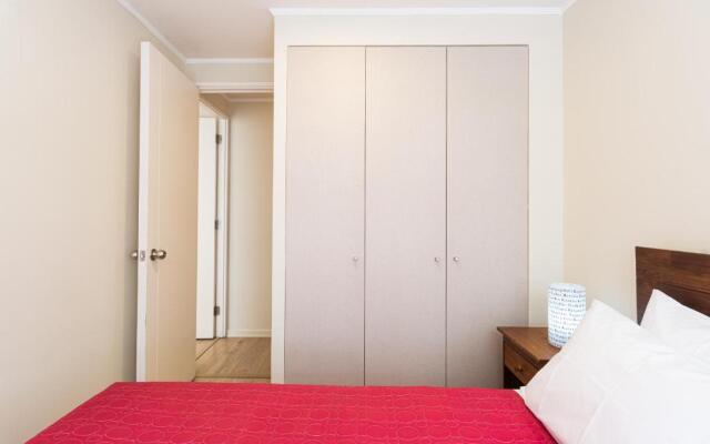 Urban Red 2BR W/ Wifi, Tv, Pool & Gym