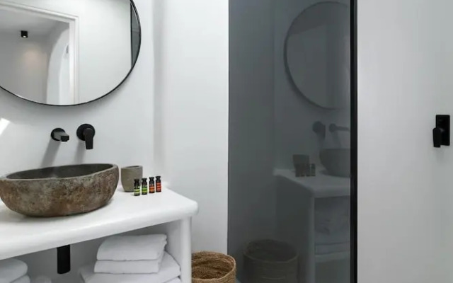 Luxury Key Mykonos 5 Bed Villa Black Royal Psarou