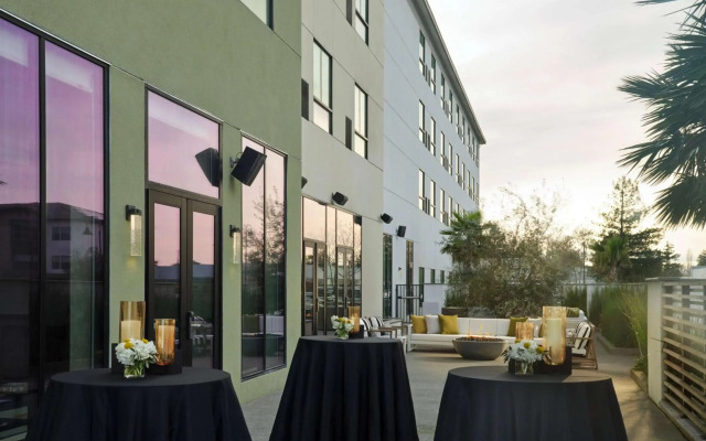 Hotel Centro Sonoma Wine Country, Tapestry Collection Hilton