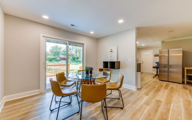 Charming Charlotte Home: 2 Mi to Downtown!