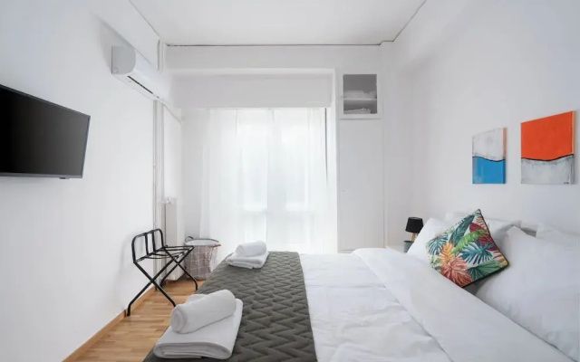 Cozy Apartment in Athens With Balcony, 5 Minutes To Metro