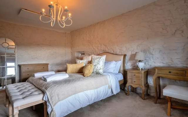 Farmhouse in Staffordshire With Hill Views
