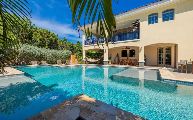 Ocean View 5BR Villa Steps to Beach Privatepool