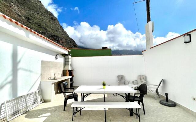 Two-Bedroom House 5, FreeWifi, AC, BBQ, Mountain View