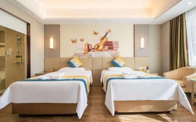 Vienna International Hotel (Sanya High-speed Railway Station)