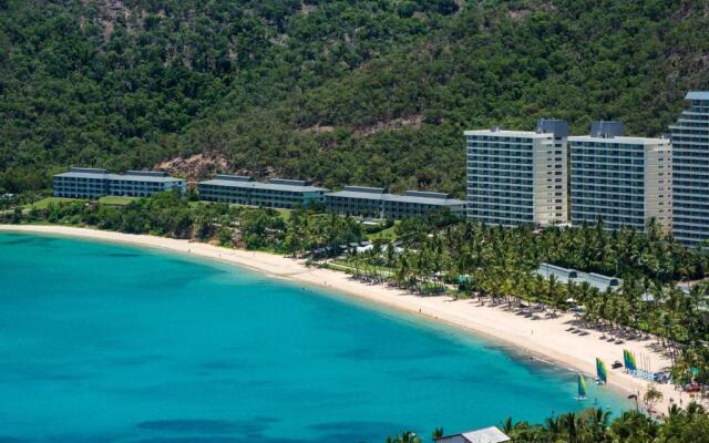 Frangipani Beachfront Lodge F5 on Hamilton Island by HamoRent
