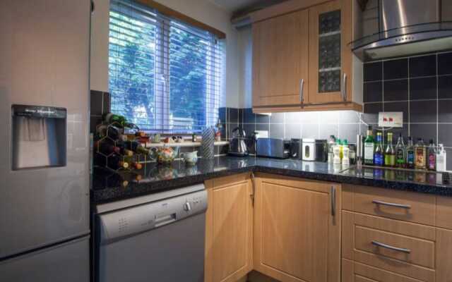 Spacious 2BR Modern Flat in London