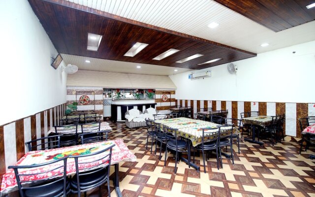 Mr Shawarma Family Restaurant & Hotel by OYO Rooms