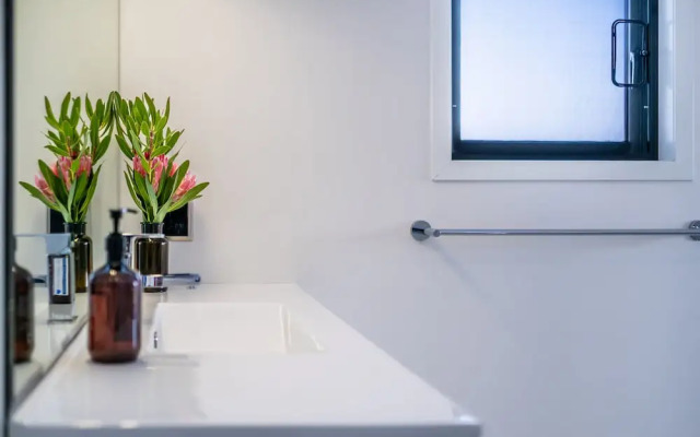 Freycinet Beach Apartments
