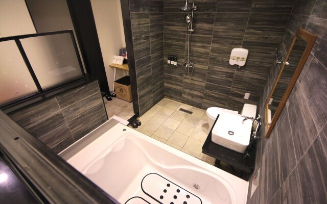 Changwon Masan IVE Hotel
