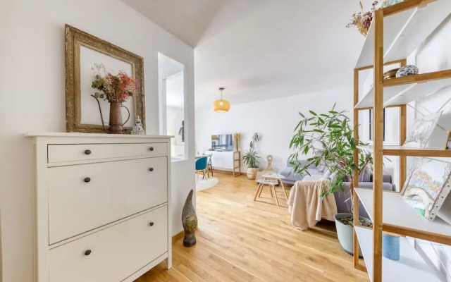 Charming Central Apartment With Balcony and City View