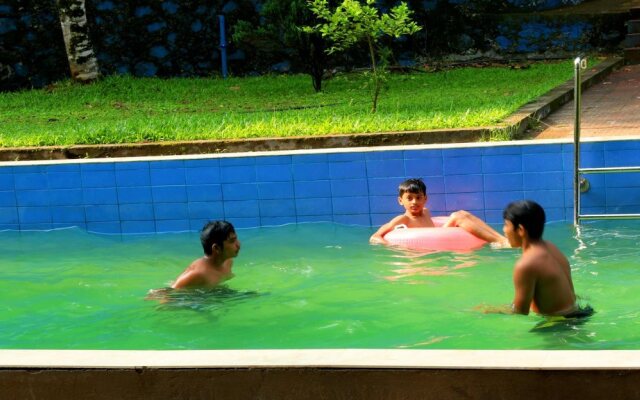 Aruvi Resorts
