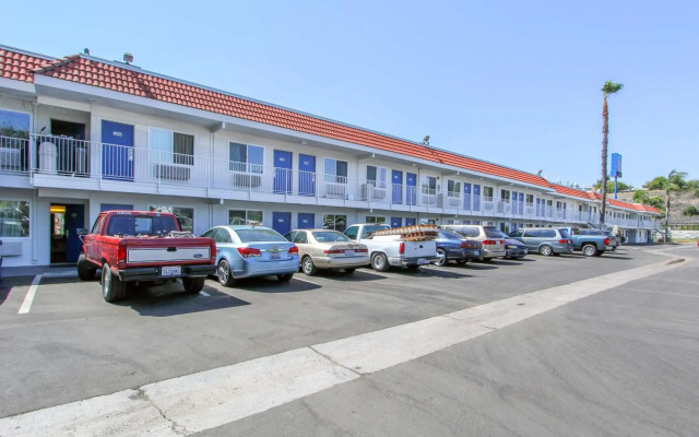 Motel 6 La Mesa, CA - San Diego