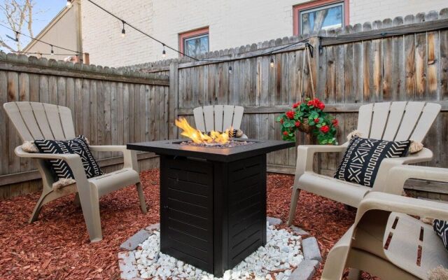 N Capitol Hill I Stylish 2-bedroom Back Patio