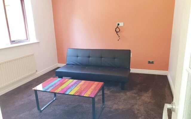 Lovely 4-bed , 3 Bath Villa in Bolton, Manchester