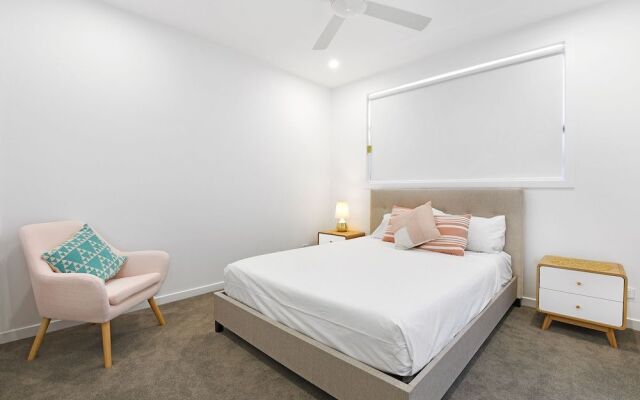 Gold Coast Private Villas - Waterfront Villas