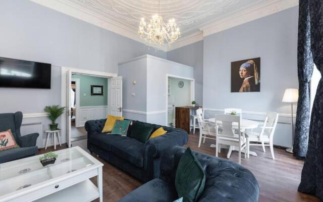 4 Poster Luxury Georgian Apartment