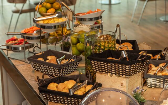 Hampton By Hilton Cartagena