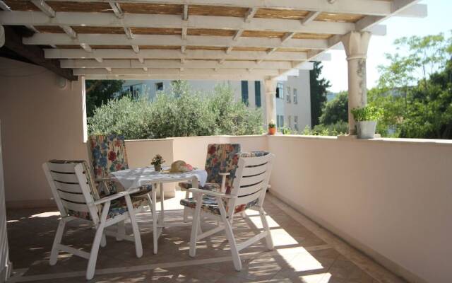 Apartment Chermesinus A57