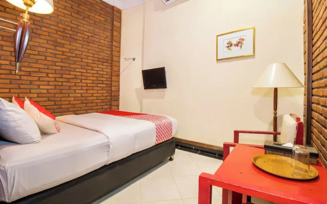 Super OYO Townhouse Oak Maxi Hotel Legian