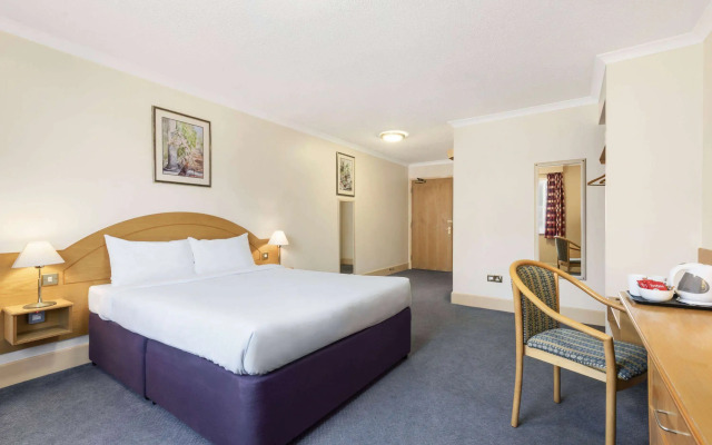 Days Inn by Wyndham Watford Gap