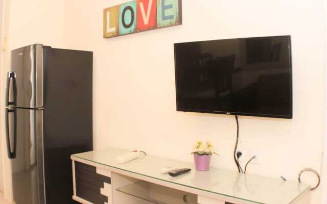 Nice And Comfy 2Br At Bassura City Apartment