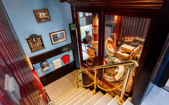 Boat Hotel De Barge