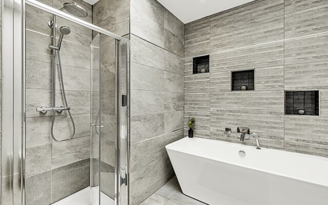 Beautiful Abode In Brentford