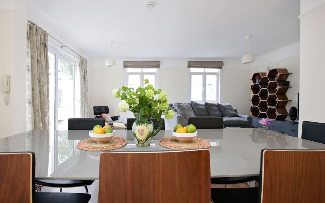 Quiet Historic Mews- Hyde Park