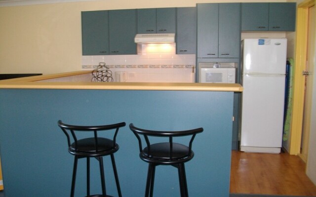 Sunset Towers,  Unit 9/25 Donald Street