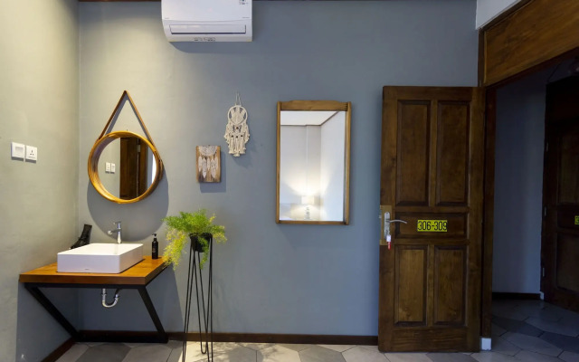 Interconnection Hostel
