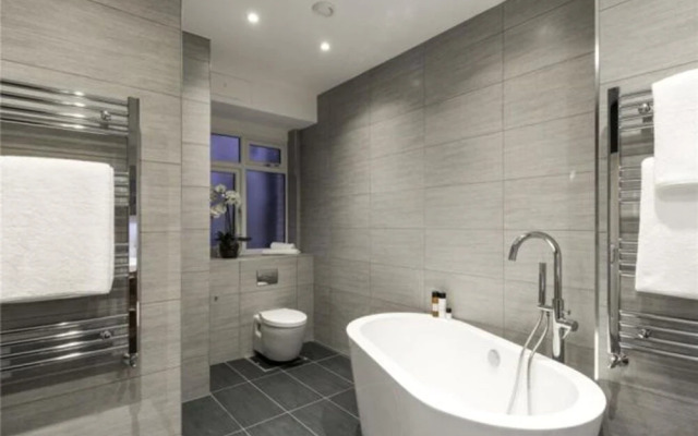 Kensington Court by Lime Street