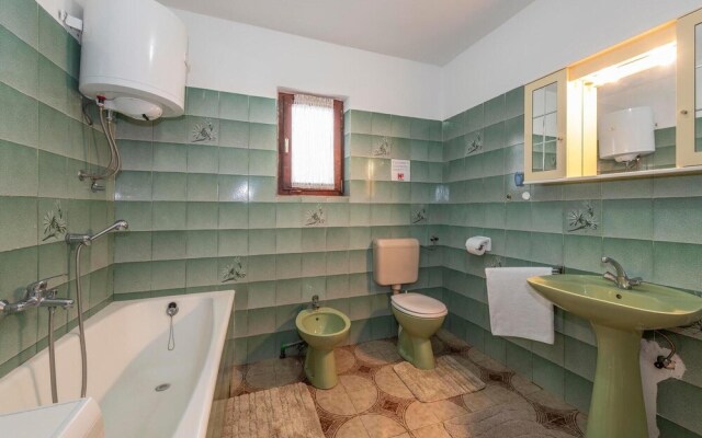 Awesome Home in Erzisce With Wifi and 2 Bedrooms