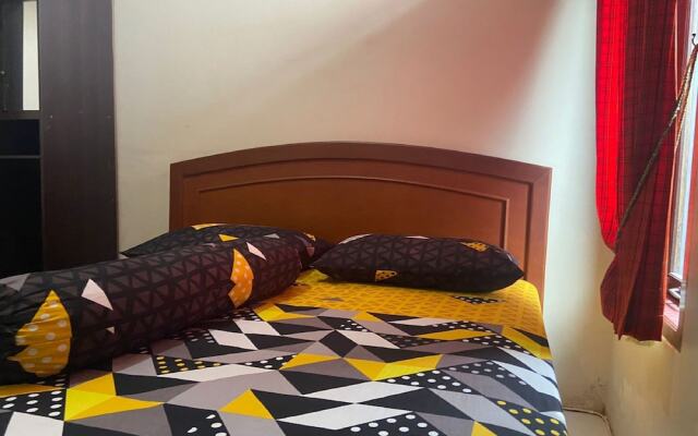 SPOT ON 93957 Henny Kost
