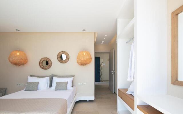 Seafront luxury villa with infinity pool & devine views!