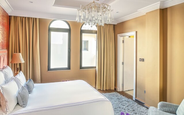The Palm Jumeirah Villas - Frond E by LUX Holiday Home