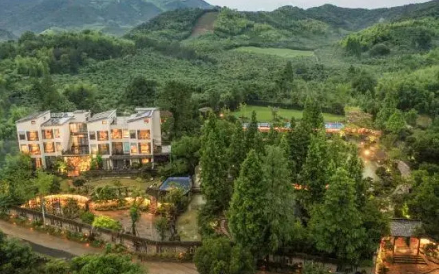 Mogan Mountain · Suzhou Style Garden Hostel