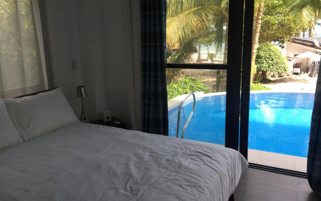 The Whitehouse by the Sea