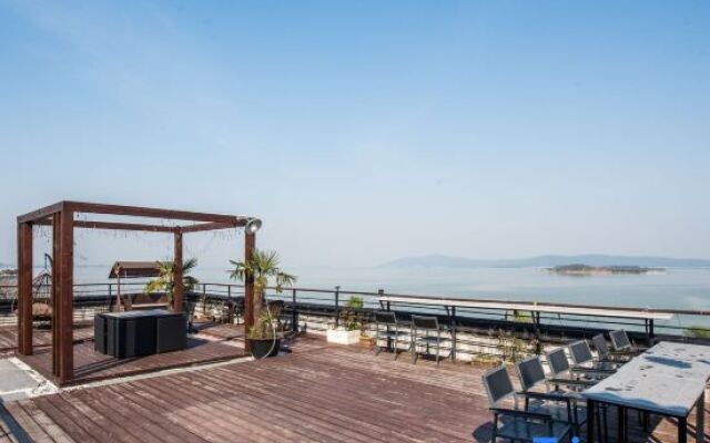 Wutong Banshan Hostel