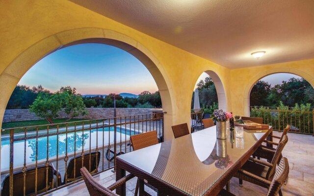 Stunning Home in Turcic With Wifi and 4 Bedrooms