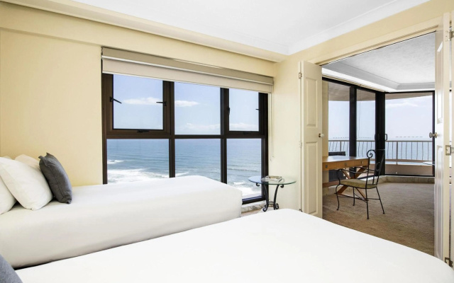 Breakfree Acapulco – Guest Rooms – Gold Coast