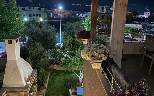 Maison Apartments