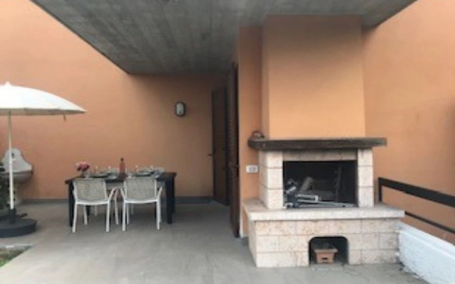 La Casa Accanto With Shared Pool