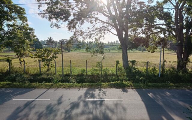 This Is It Airport Hotel and Restaurant