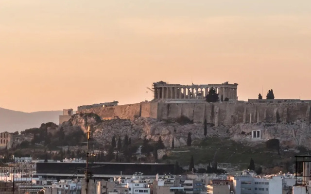 3 Bedroom apt in Athens With Acropolis View