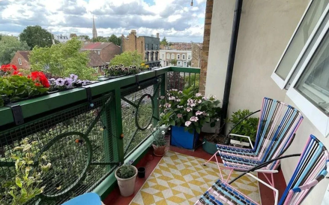 Contemporary 1BD Flat W/balcony - Stoke Newington!