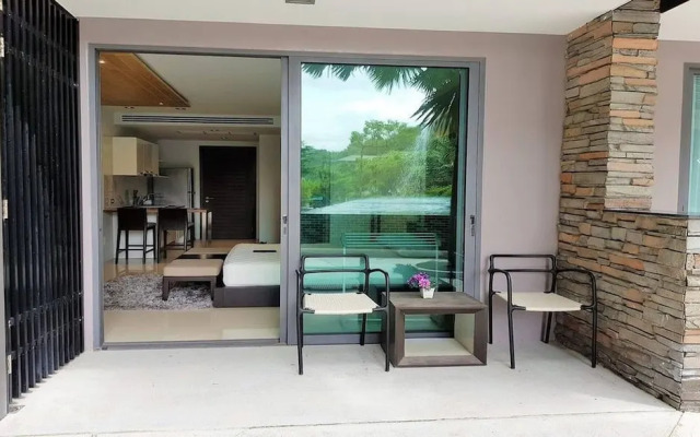 Pool Front Sexy Studio Fully Furnished Apartment