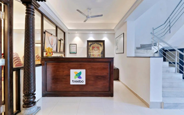 Treebo Aishwarya Grand - 4 km from Promenade Beach