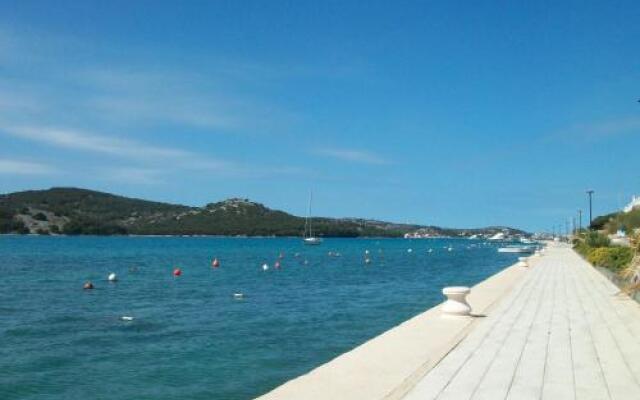 Apartments Luna Tisno