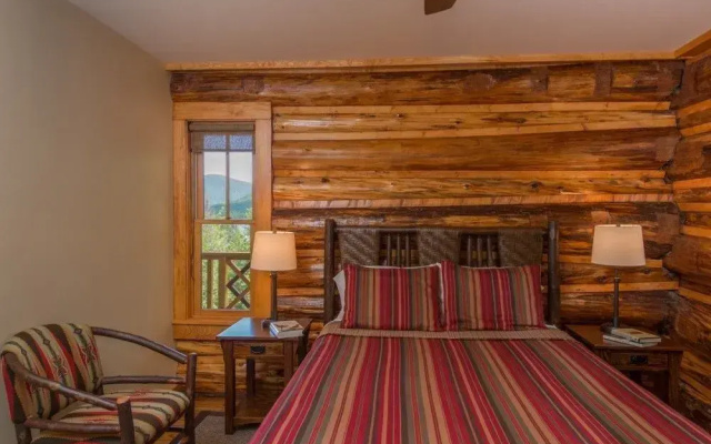 Elk Lake Lodge